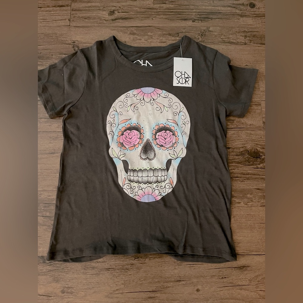 NWT CHASER GRAY SKULL SHORT SLEEVE TEE SIZE XS